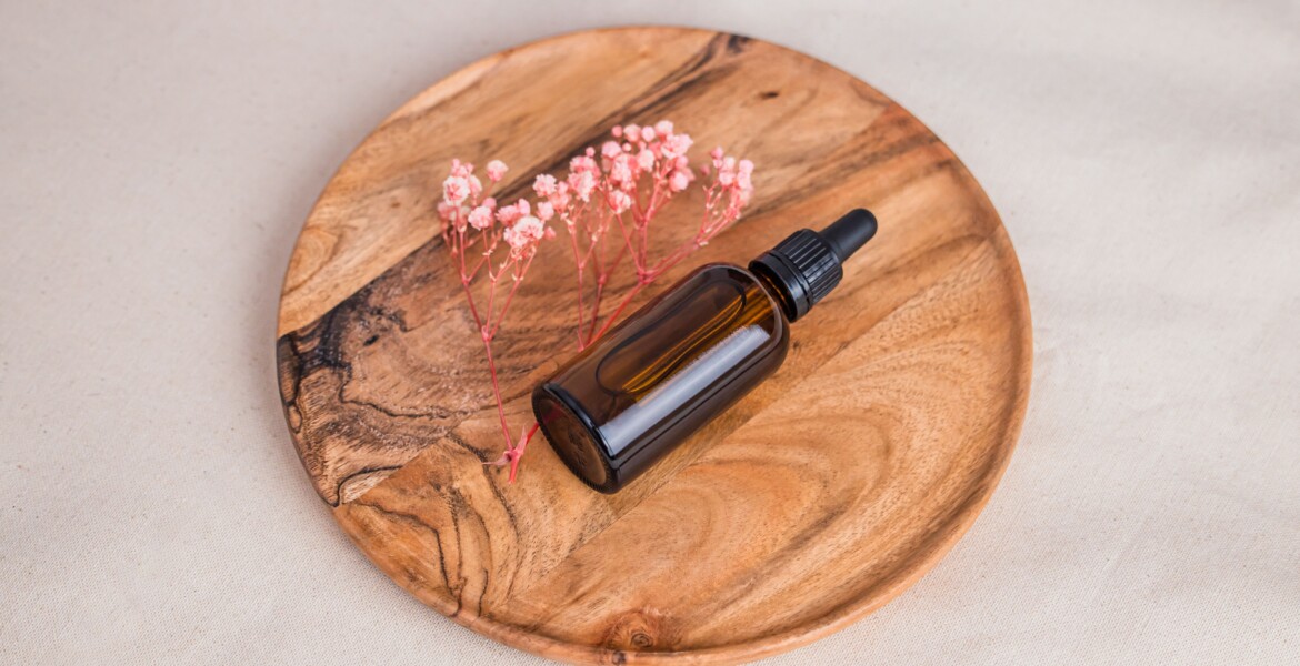 Olio di argan puro sulla pelle: benefici, utilizzi nella skincare e indicazioni per viso e corpo