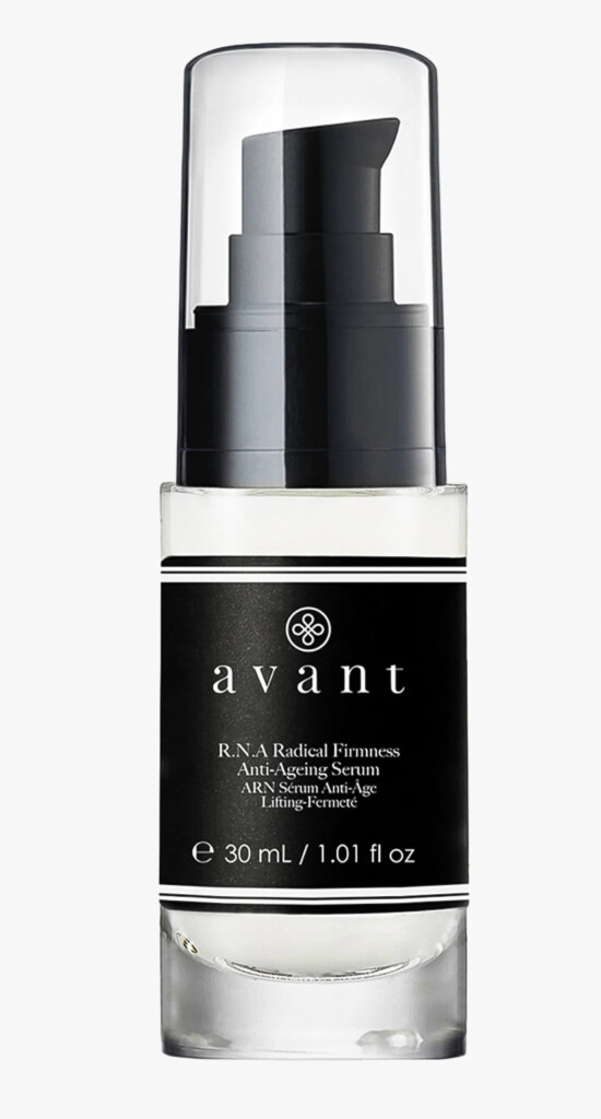 Avant Skincare R.N.A Anti-Ageing Serum recensito per formula, idratazione e resa sulla pelle