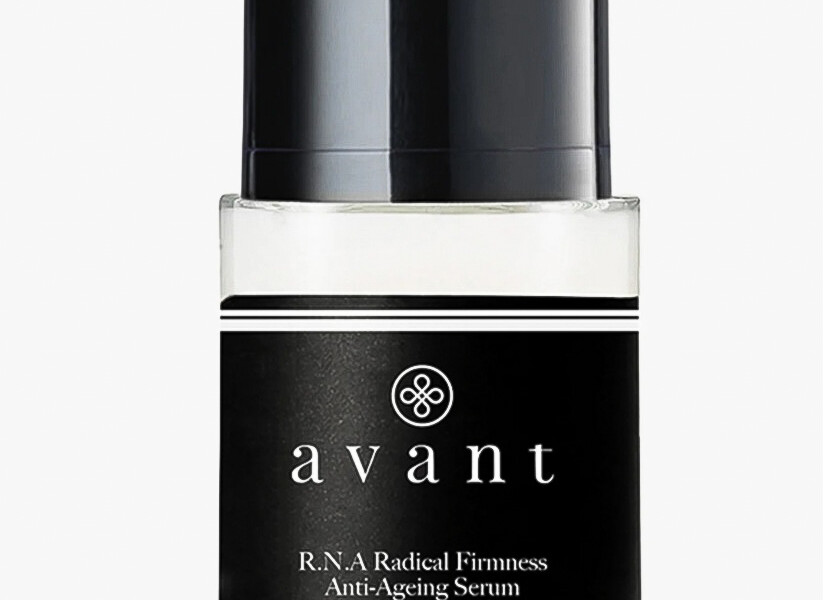 Avant Skincare R.N.A Anti-Ageing Serum recensito per formula, idratazione e resa sulla pelle