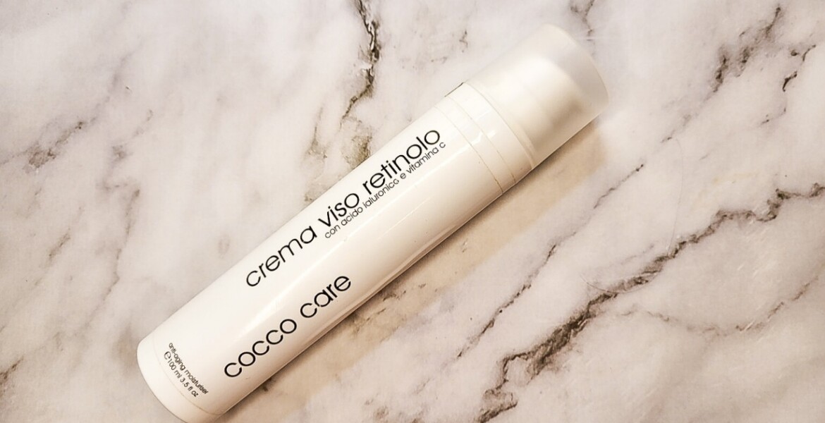 Crema viso al retinolo Cocco Care per una skincare mirata a levigare la pelle e contrastare visivamente i primi segni del tempo.