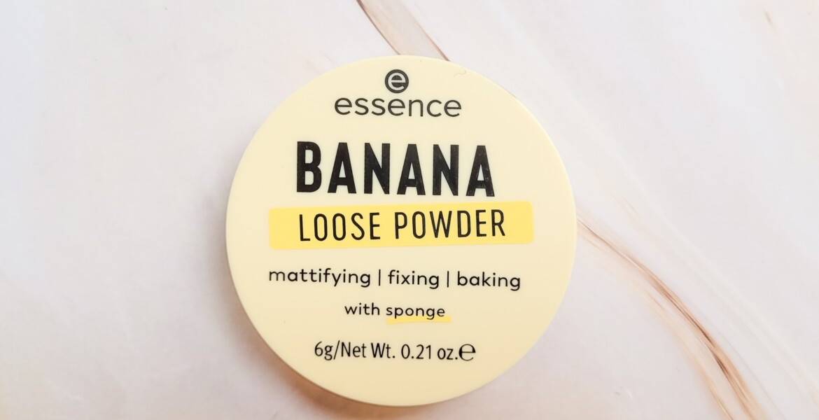 Recensione Essence Banana Loose Powder, cipria gialla low cost da 4,50€ provata su fondotinta per fissare e levigare la base.