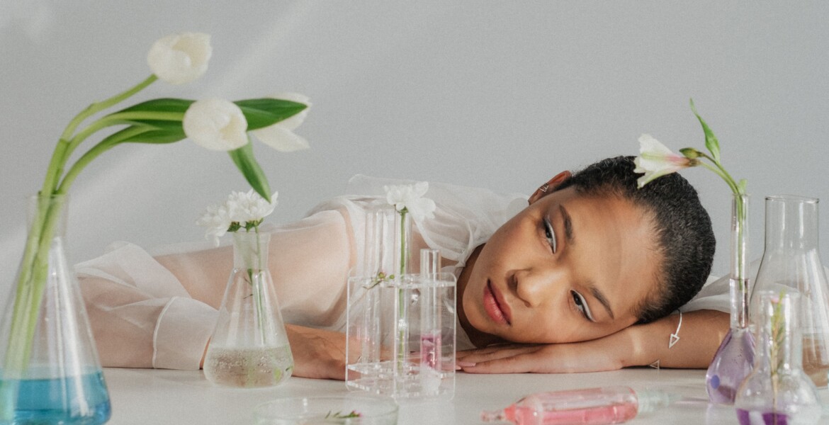 Confronto tra retinolo, peptidi, PDRN ed esosomi nella skincare anti-age