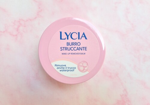 Recensione del Burro Struccante Lycia con opinione da estetista su texture, efficacia su SPF e make-up, pro e contro.