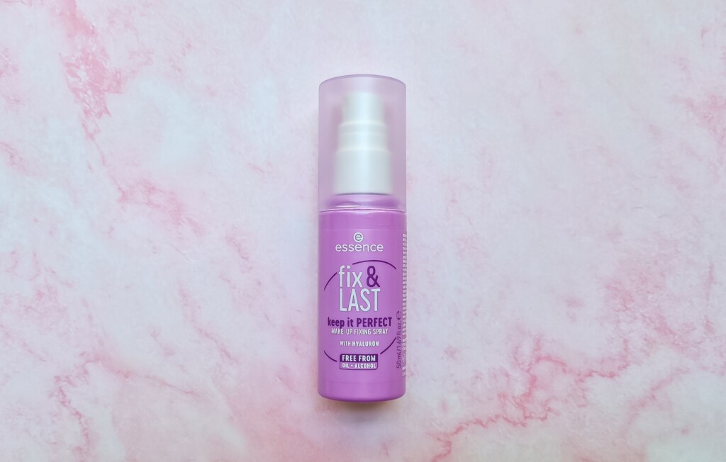 Recensione dello spray fissante Essence Fix & Last con acido ialuronico