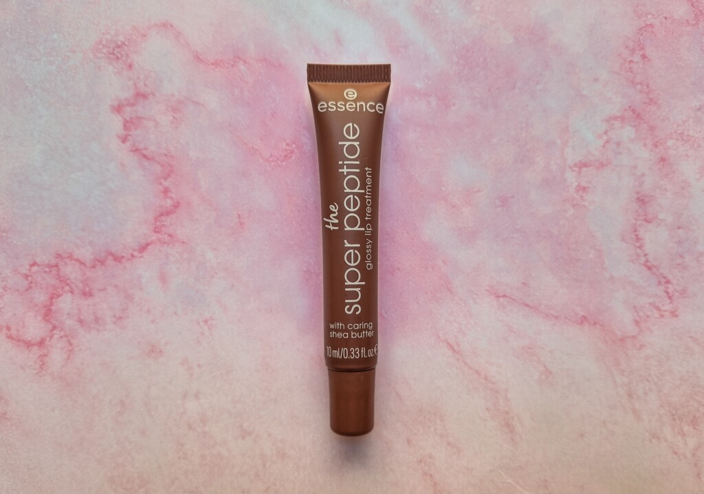 Essence Super Peptide Glossy Lip Treatment 06, trattamento labbra colorato con peptidi e burro di karité.