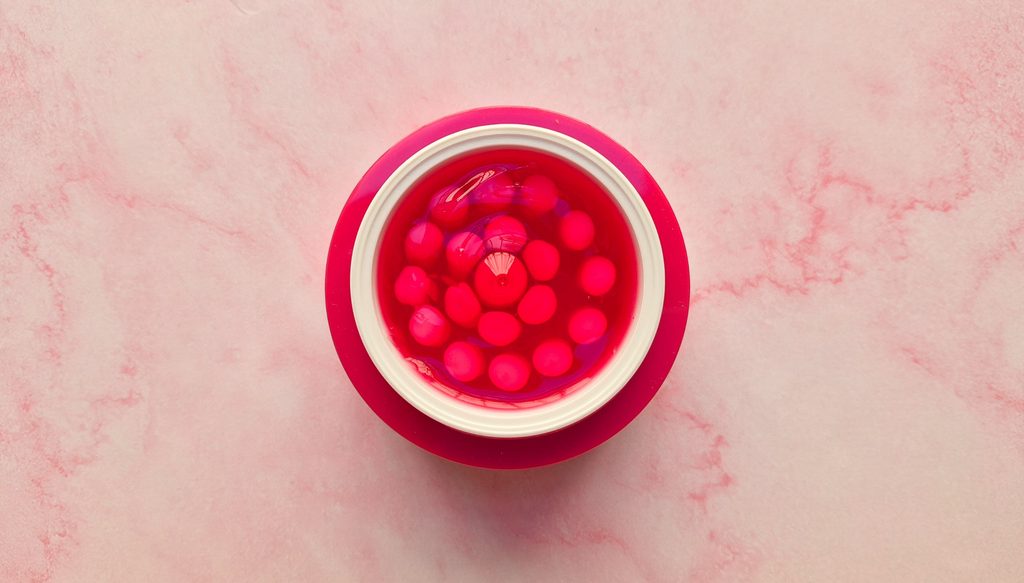 Texture in capsule della crema Medicube con acido tranexamico e niacinamide