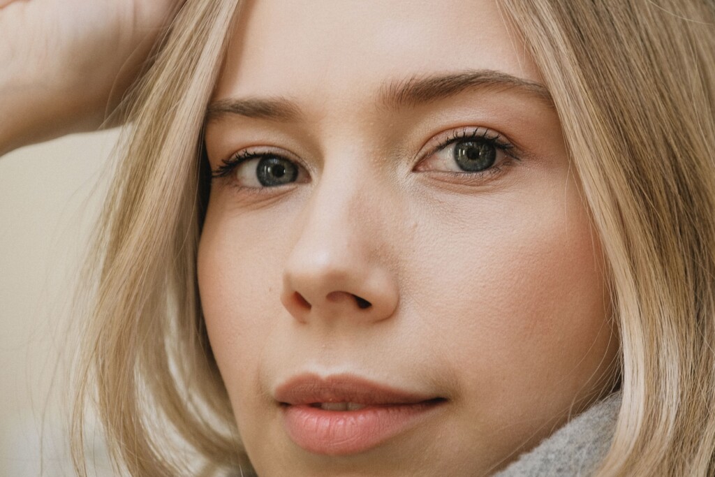 Pelle secca o disidratata: differenze, segnali da osservare e skincare mirata.
