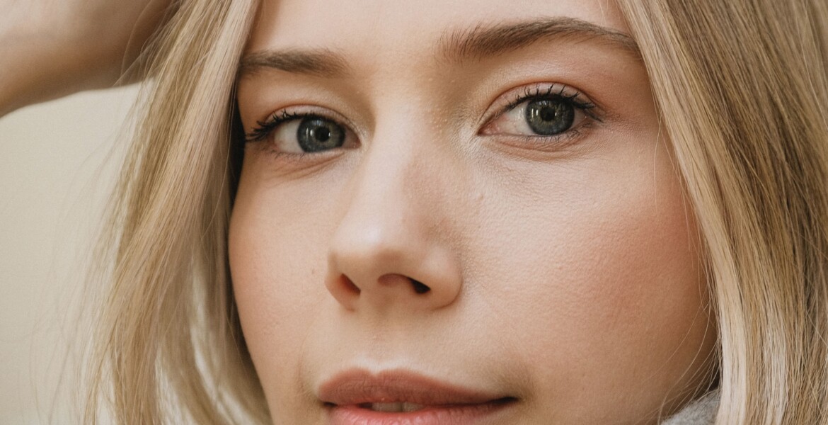 Pelle secca o disidratata: differenze, segnali da osservare e skincare mirata.