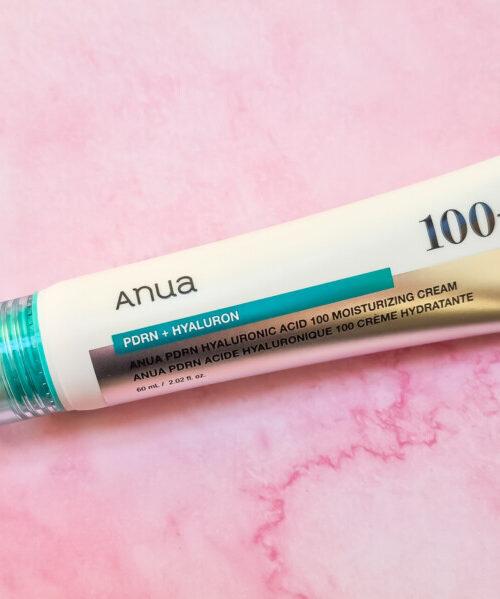 Recensione Anua PDRN 100 Hyaluronic Acid Moisturizing Cream con analisi dell’INCI, texture e risultati sulla pelle disidratata.