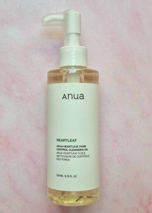 Anua Heartleaf Cleansing Oil protagonista della recensione su makeup waterproof, emulsione e doppia detersione