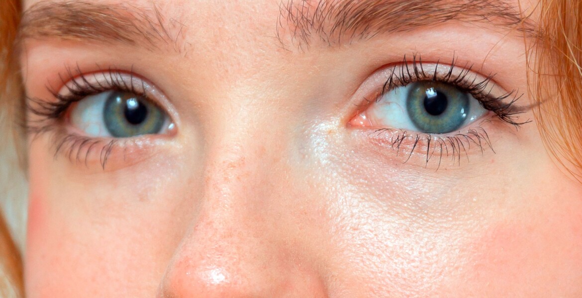 Pelle luminosa e ben idratata, focus sulla skincare invernale con beta-glucano e acido ialuronico