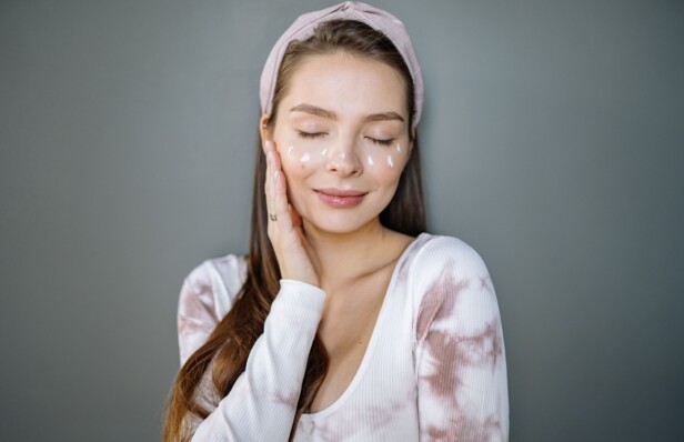 Crema contorno occhi antirughe: i 3 attivi che funzionano davvero | MEI Skincare