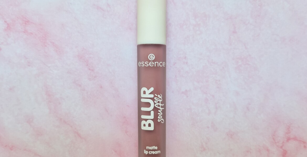 Essence Blur Soufflé Matte Lip Cream recensione del rossetto liquido nude con effetto velluto e finish soft matte