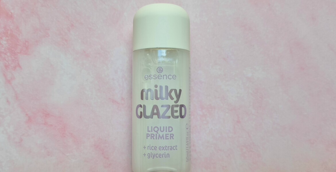 Essence Milky GLAZED Liquid Primer recensito da MEI Skincare con analisi di texture, formula e resa sotto il fondotinta