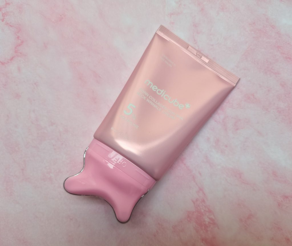 Applicatore Gua Sha integrato di Medicube PDRN Collagen Gua Sha Neck Wrinkle Cream