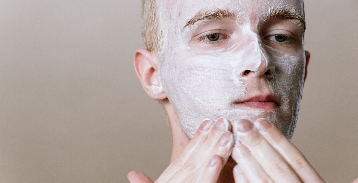 Tre detergenti viso uomo scelti per pelle secca, sensibile, mista e grassa