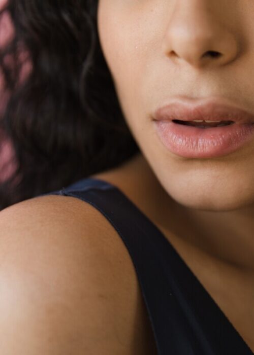 Peptidi e lipidi per labbra secche: routine con siero, maschera e balsamo per migliorare morbidezza e disidratazione