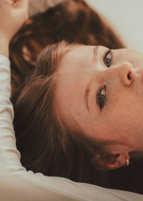 Skin Cycling per pelle secca con routine in 6 sere tra esfoliazione, retinolo, idratazione e recupero