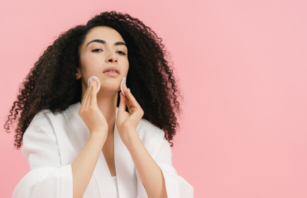 Skincare per chi vive in città : la routine e i trattamenti ideali contro lo smog | MEI Skincare